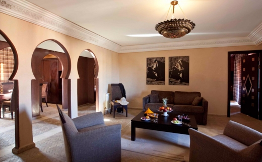 Dellarosa Hotel Suites & Spa