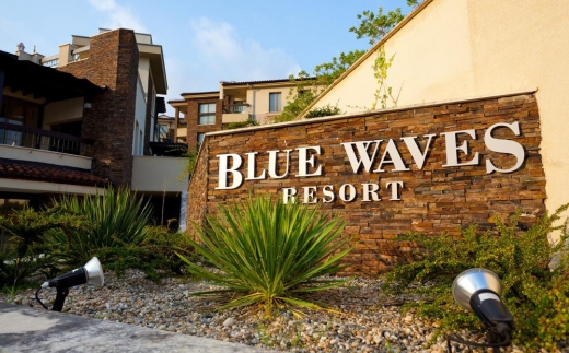 Blue Waves Resort