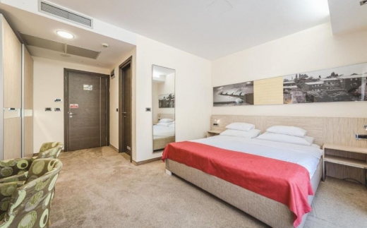 Hec Residence