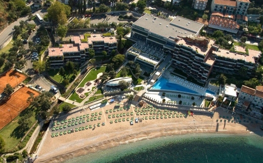 Maestral Resort & Casino