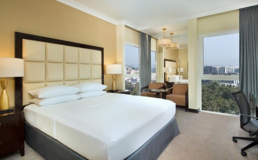 Radisson Blu Hotel & Resort,Corniche 5