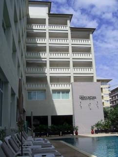 Crown Pattaya Beach Hotel