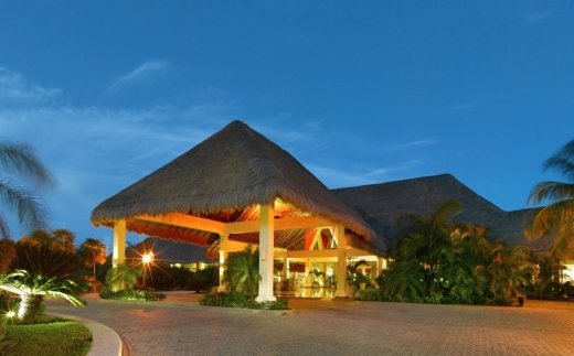 Grand Palladium Colonial Resort