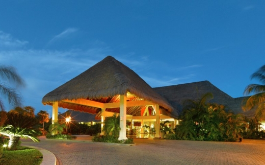 Grand Palladium Colonial Resort