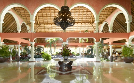 Grand Palladium Colonial Resort
