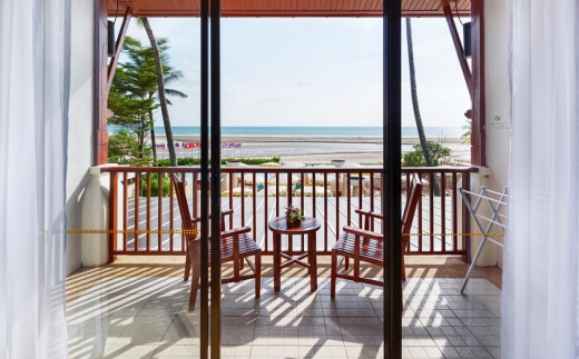 Apsara Beachfront Resort & Villa