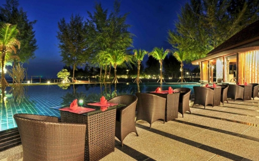 Apsara Beachfront Resort & Villa