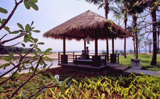 Apsara Beachfront Resort & Villa