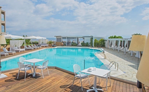 Antigoni Beach Hotel & Suites