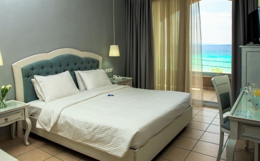 Antigoni Beach Hotel & Suites