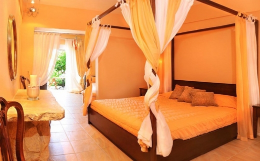 Antigoni Beach Hotel & Suites