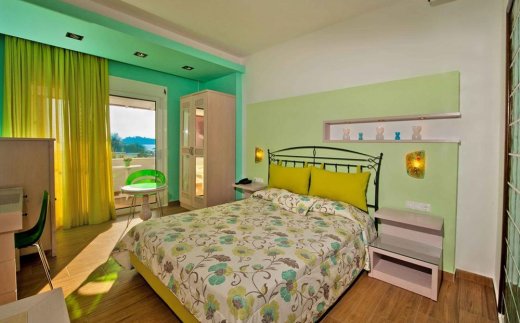 Antigoni Beach Hotel & Suites