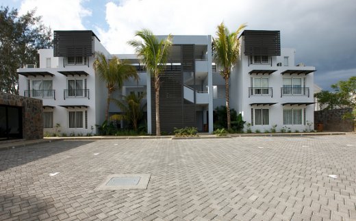 Leora Beach Apartments