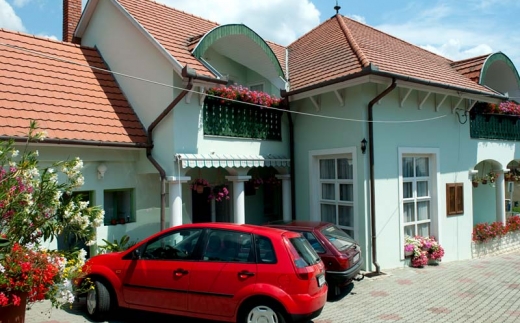 Eszter Ivan Apartments