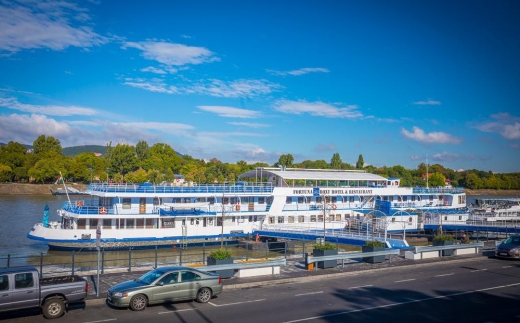 Fortuna Boat Hotel