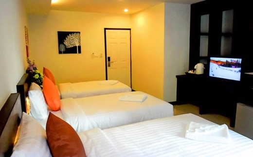 Zephyr Grand, Halal Hotel (Ex. The Three By Apk)