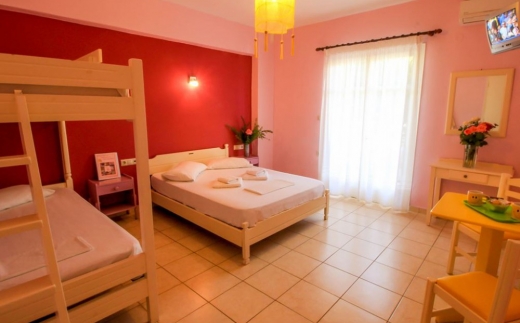 Bella Vista Hotel & Studios