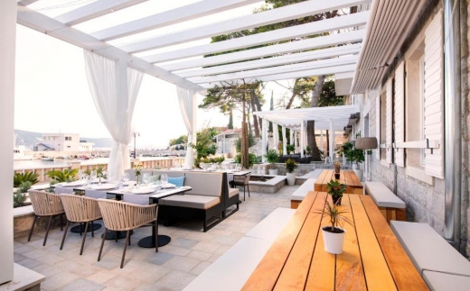 Lazure Hotel & Marina (Contemporary Building)