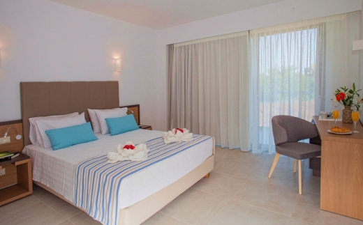 Minos Aparthotel And Suites