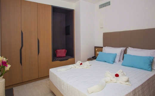 Minos Aparthotel And Suites