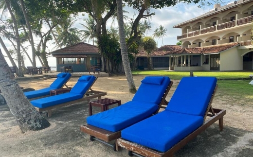 Sri Gemunu Beach Resort