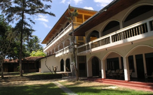 Sri Gemunu Beach Resort