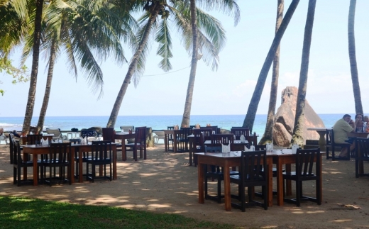 Sri Gemunu Beach Resort