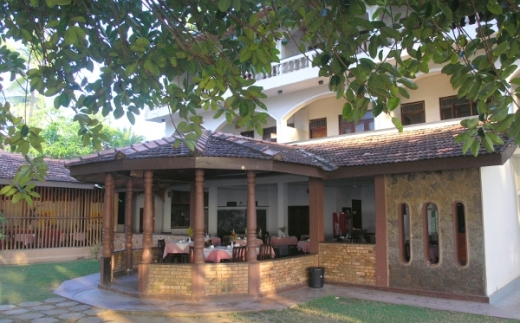 Sri Gemunu Beach Resort