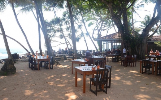 Sri Gemunu Beach Resort