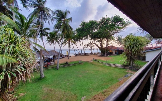 Sri Gemunu Beach Resort