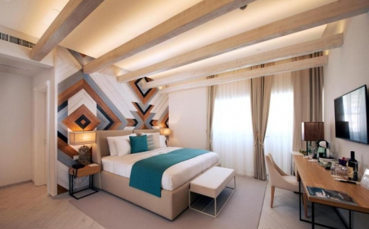 Lazure Hotel & Marina