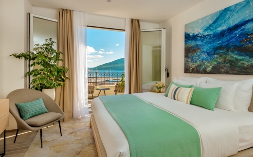 Lazure Hotel & Marina