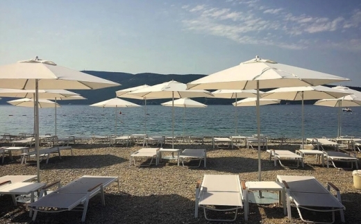 Lazure Hotel & Marina