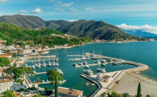 Lazure Hotel & Marina