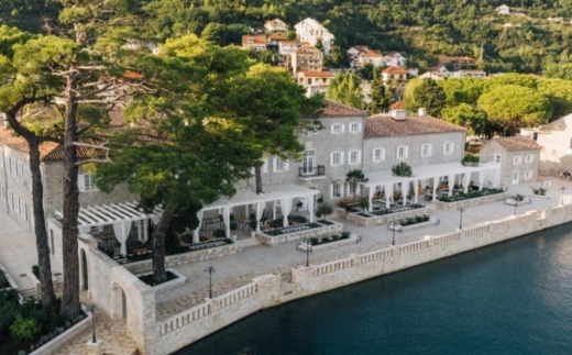 Lazure Hotel & Marina