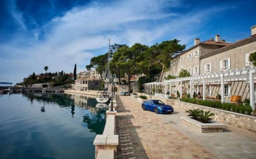 Lazure Hotel & Marina