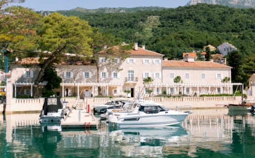 Lazure Hotel & Marina