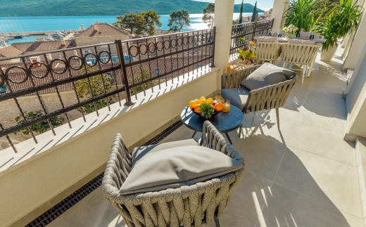 Lazure Hotel & Marina