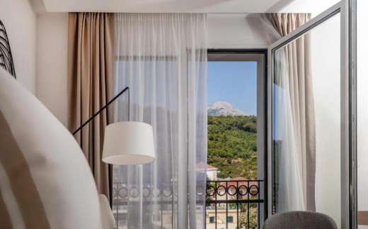 Lazure Hotel & Marina