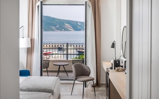 Lazure Hotel & Marina