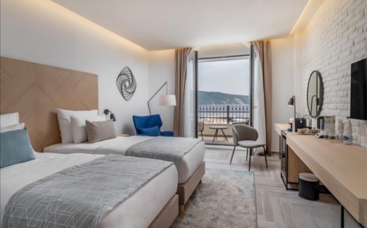 Lazure Hotel & Marina