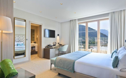 Ami Hotel