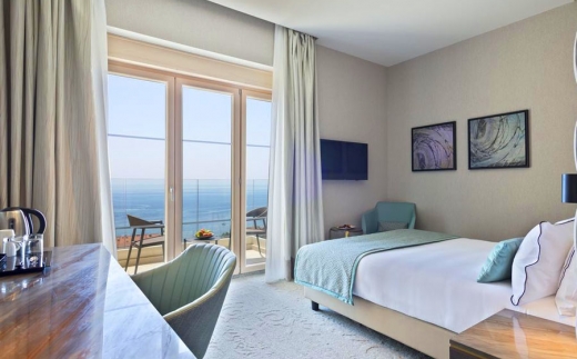 Ami Hotel