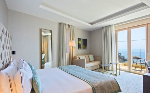 Ami Hotel