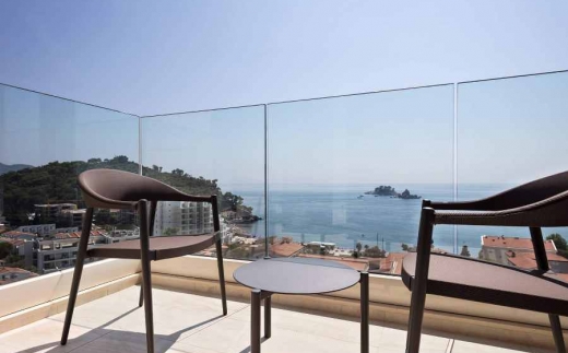 Ami Hotel